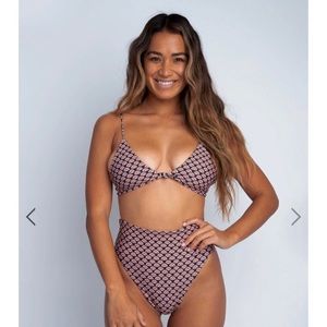 SKATIE MONROE BOTTOM IN WAIKIKI